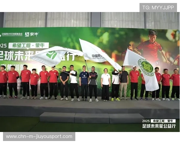 足球少年前场连过五人，全场爆沸：激情瞬间揭示未来之星的崛起