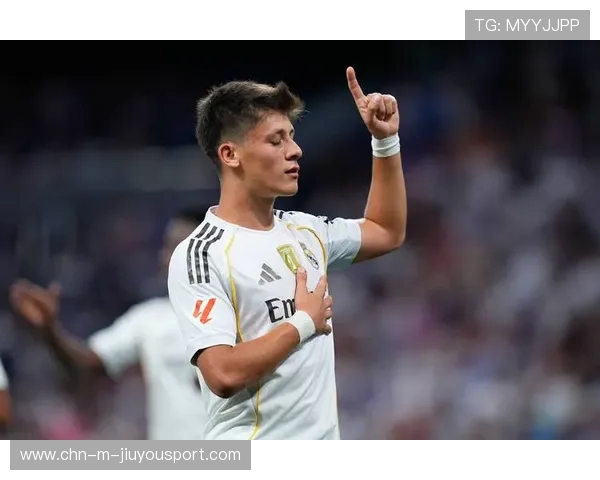 皇马双前锋配合默契，进攻效率提升，皇马效力过的前锋